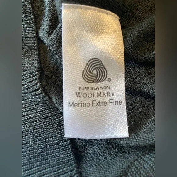 Lacoste Sweater EUC - Picture 5 of 5